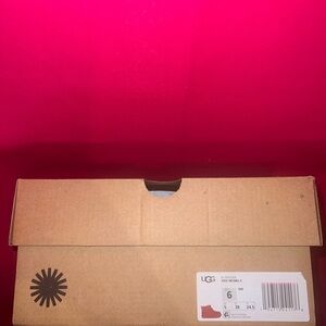 UGG Nuemel Boots with box
